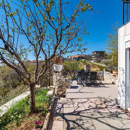 3 Bedroom Cozy Home In Razanac Casa vacanze