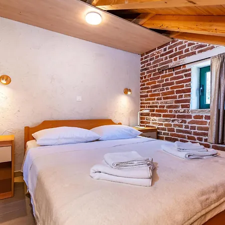 3 Bedroom Cozy Home In Razanac *