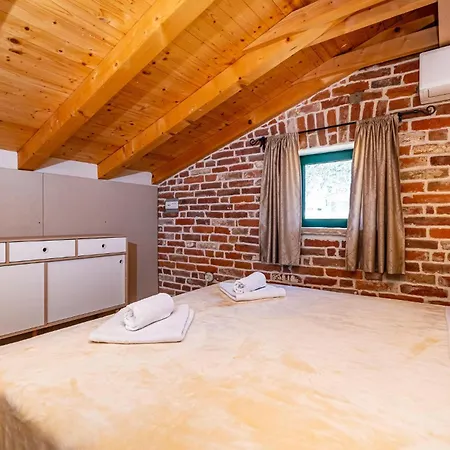 Casa vacanze 3 Bedroom Cozy Home In Razanac *