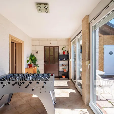 3 Bedroom Cozy Home In Razanac Ražanac