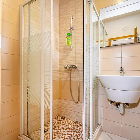 Hébergement de vacances 3 Bedroom Cozy Home In Razanac *