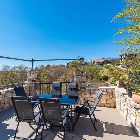 3 Bedroom Cozy Home In Razanac *