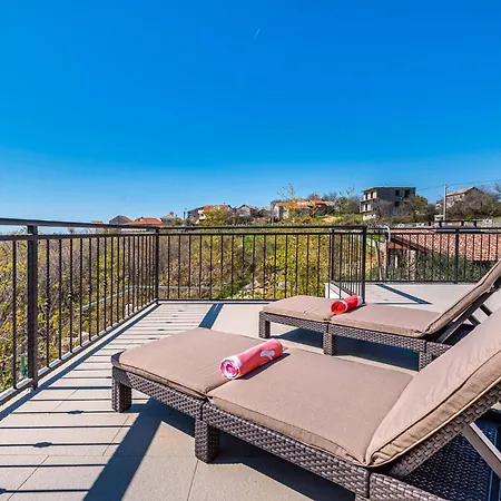 3 Bedroom Cozy Home In Razanac * Ražanac