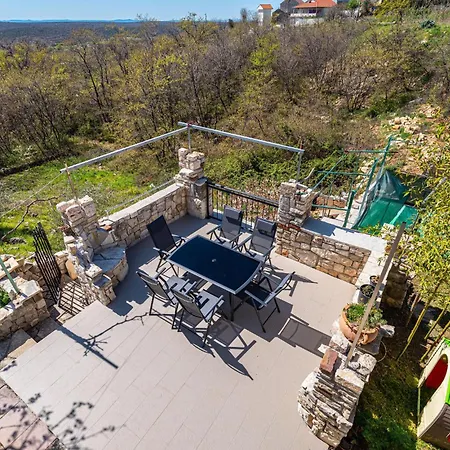 3 Bedroom Cozy Home In Razanac