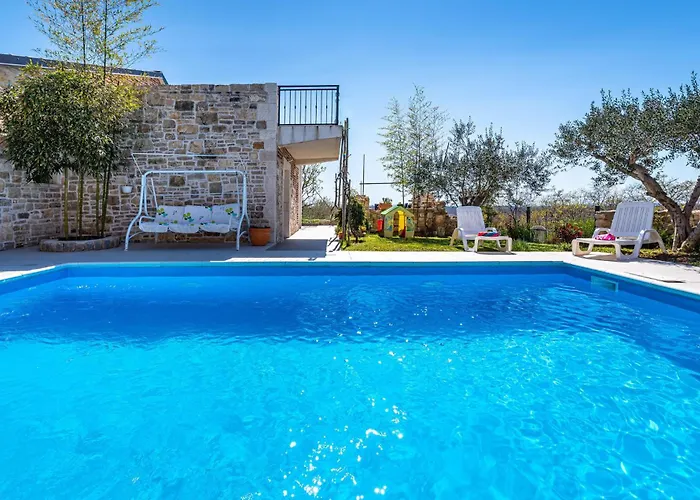 3 Bedroom Cozy Home In Razanac Casa vacanze