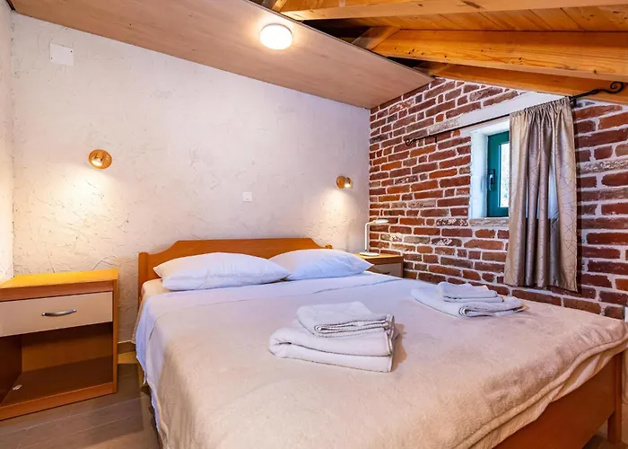 3 Bedroom Cozy Home In Razanac *