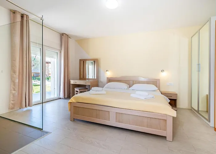 3 Bedroom Cozy Home In Razanac Casa vacanze