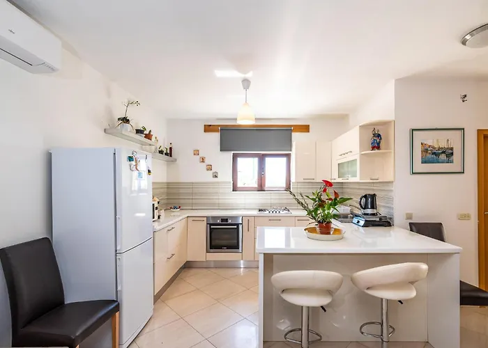 3 Bedroom Cozy Home In Razanac Casa vacanze *