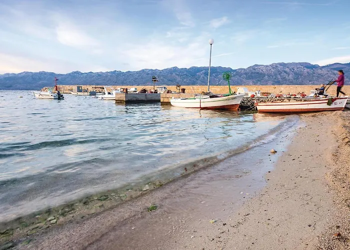 3 Bedroom Cozy Home In Razanac * Ražanac