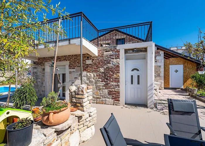 3 Bedroom Cozy Home In Razanac Ražanac