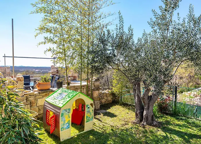 3 Bedroom Cozy Home In Razanac Casa vacanze Ražanac