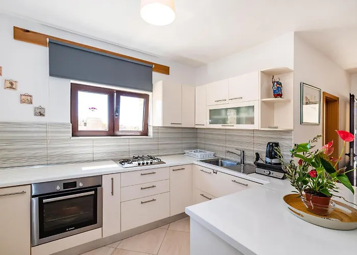 3 Bedroom Cozy Home In Razanac Ražanac