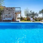 Amazing Home In Razanac Hébergement de vacances