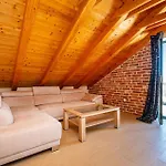 Amazing Home In Razanac Сasa de vacaciones