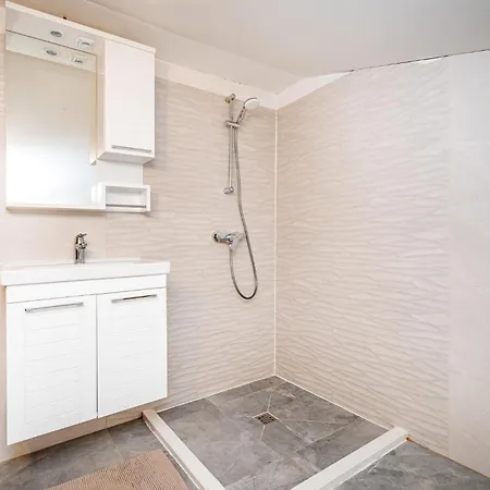 펜션 3 Bedroom Cozy Home In Razanac Ražanac