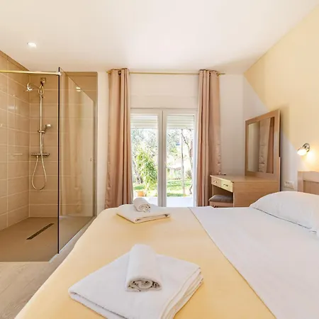 Amazing Home In Razanac Vakantiehuis