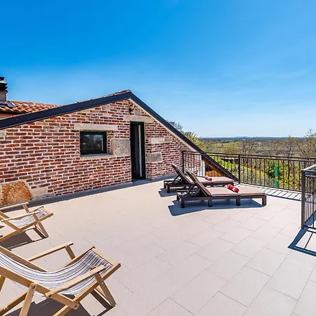 3 Bedroom Cozy Home In Razanac 펜션