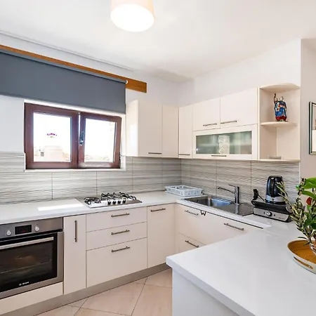 3 Bedroom Cozy Home In Razanac Ražanac