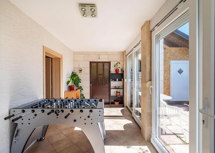 3 Bedroom Cozy Home In Razanac Ражанац