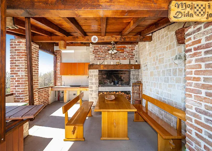 3 Bedroom Cozy Home In Razanac Дом отдыха